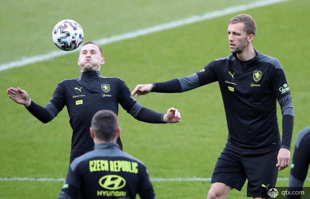 这样截然不 这样截然不